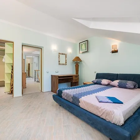 Classical Deribasivska 3-Bedrooms Apartment Odesa Exterior photo