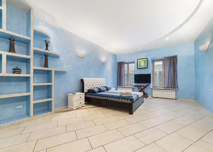 Classical Deribasivska 3-Bedrooms Apartment