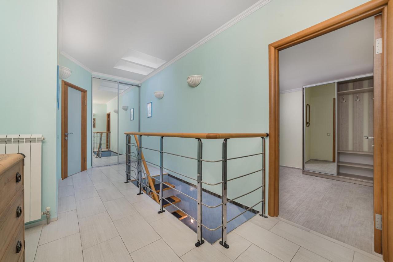Apartment Classical Deribasivska 3-bedrooms Odesa