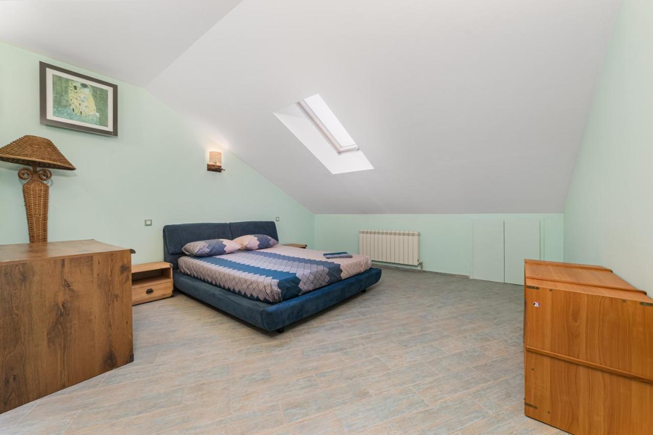 Classical Deribasivska 3-bedrooms Odesa