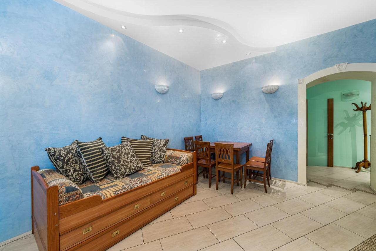 Classical Deribasivska 3-bedrooms Apartment