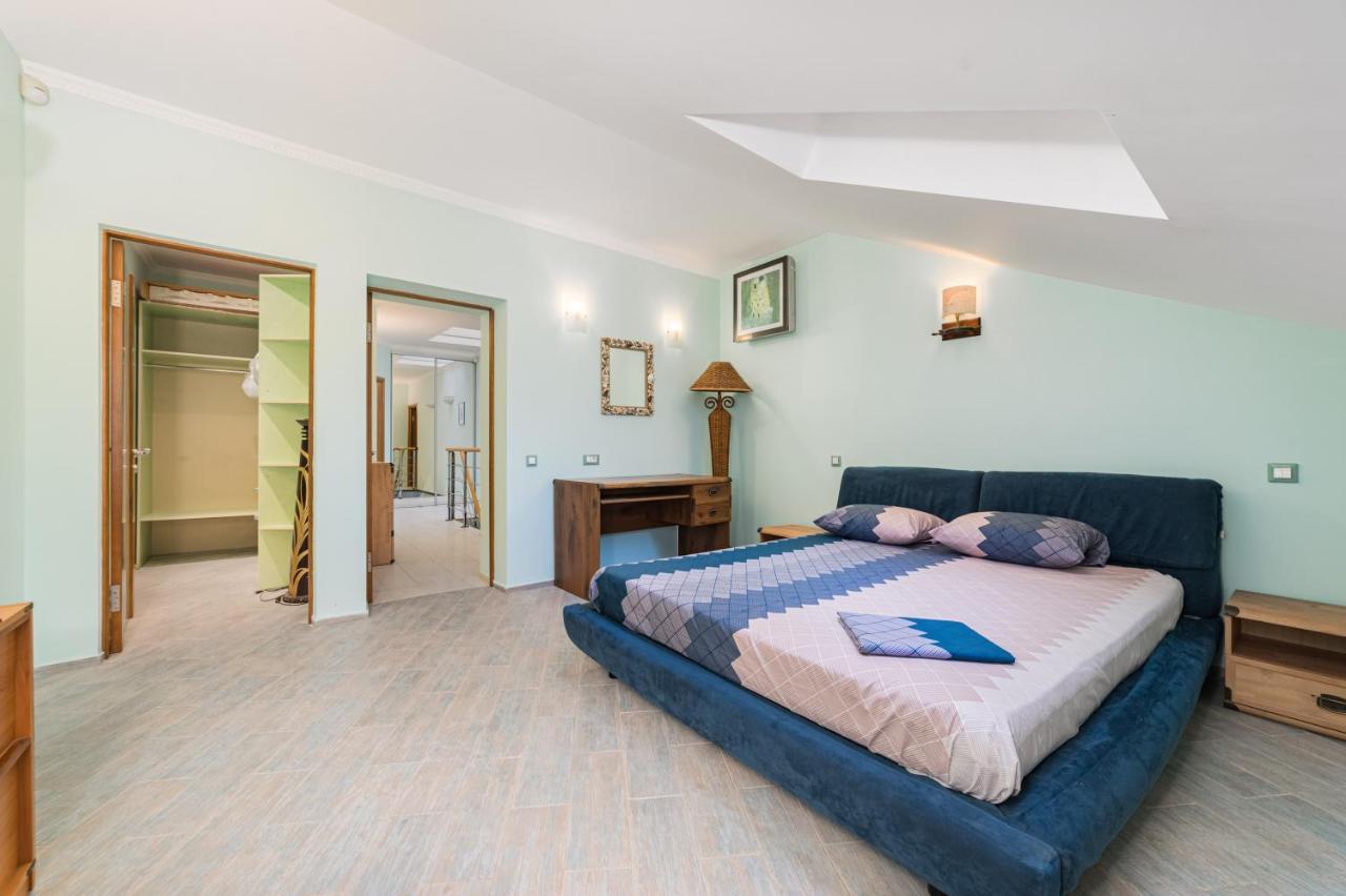 Classical Deribasivska 3-bedrooms * Odesa